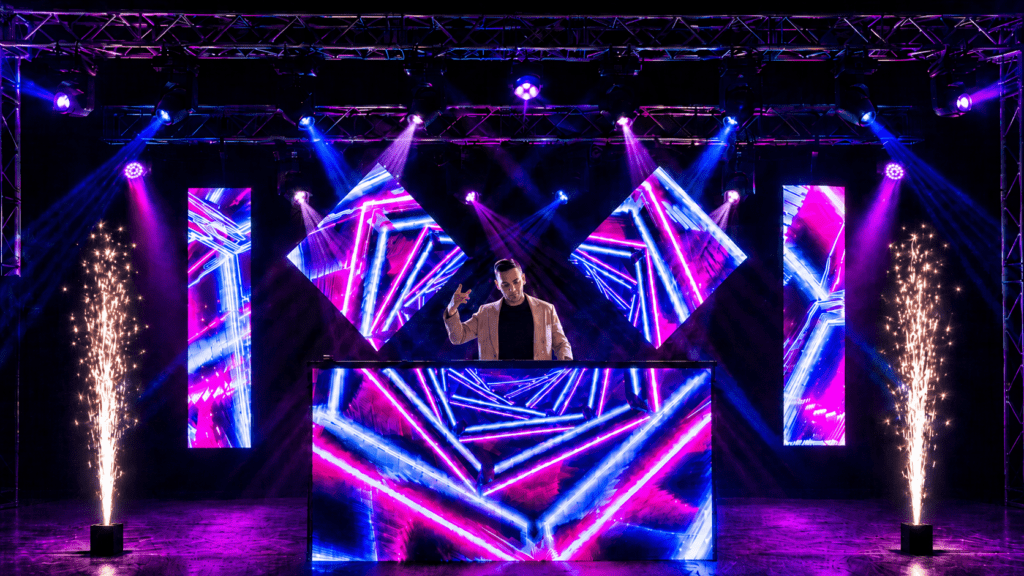 DJ durante sesión en boda en en La Rioja